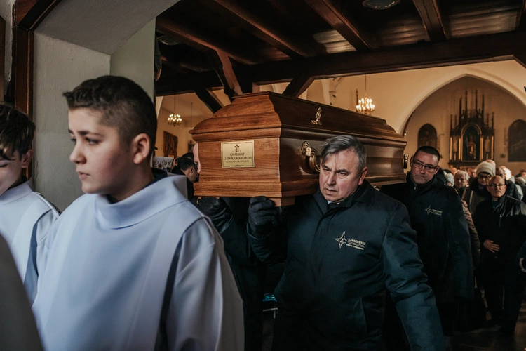 Ostatnie pożegnanie ks. Ludwika Grochowiny