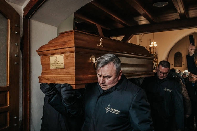 Ostatnie pożegnanie ks. Ludwika Grochowiny