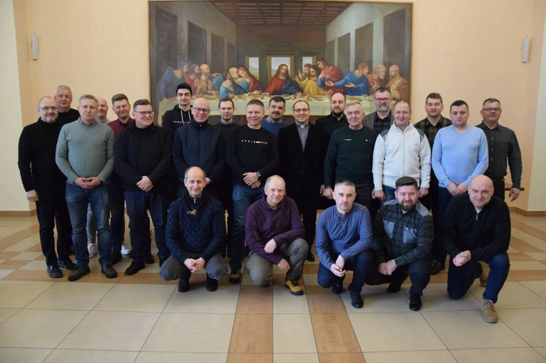 Rozpoczął się kurs dla szafarzy Komunii świętej