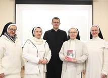 Niebo w kolorze popiołu
