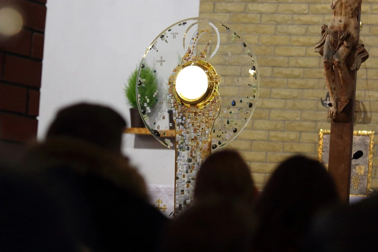 Adoracja Najświętszego Sakramentu w intencji poszkodowanych w powodzi