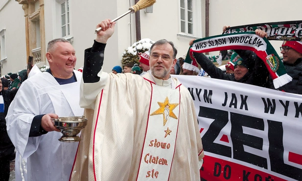 Ministrant Wrona przy ołtarzu służy już 50 lat