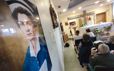 Bł. Hanna Chrzanowska jest czczona w kaplicy szpitalnej w Jeleniej Górze. 