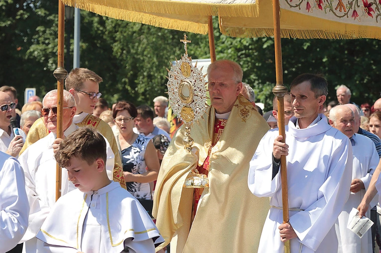 Ks. Stanisław Błaszkowski kieruje parafią św. Mikołajajuż od 20 lat.