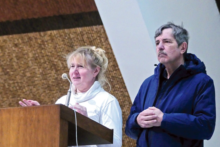 Beata i Krzysztof dzielili się, jak Jezus towarzyszy im w codzienności.