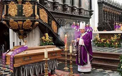 Liturgii żałobnej przewodniczył metropolita gdański.