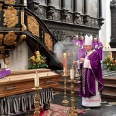 Liturgii żałobnej przewodniczył metropolita gdański.