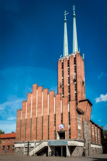 Kult o. Kolbego krzewiony jest w liczącym 50 lat sanktuarium jego imienia, które w październiku 2006 r. abp Tadeusz Gocłowski zatwierdził jako sanktuarium archidiecezjalne.