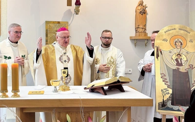Mszy św. w kaplicy szpitalnej przewodniczył abp Józef Górzyński.