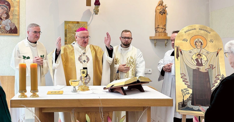 Mszy św. w kaplicy szpitalnej przewodniczył abp Józef Górzyński.