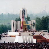 	Ołtarz papieski z 1991 roku.