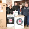 	Pierwsze osoby odbierają już nowe urządzenia.