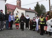 	Grupa zarażała mieszkańców dobrym humorem. 