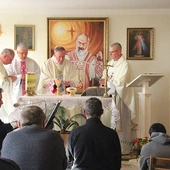	Mszę św. wraz z biskupem tarnowskim celebrowali ks. Bogusław Czech, ks. Jan Krupa i ks. Grzegorz Zimoń.