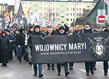 	Spotkanie rozpoczęło się procesją różańcową.
