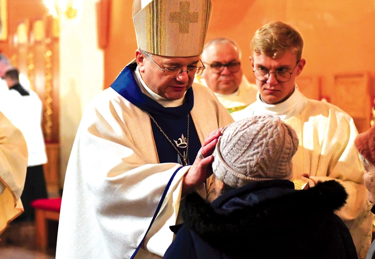 	– Apostolat modlitwy ludzi chorych podtrzymuje świat w miłości, chroni przed złem – podkreślił bp Lityński.