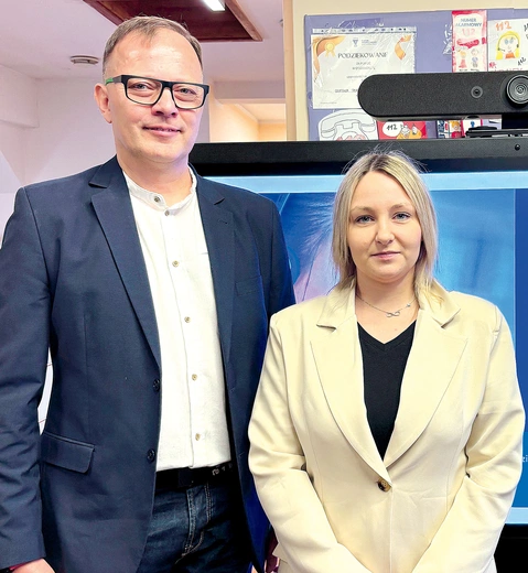 	Ola i Jacek otrzymali nagrody za długoletnią pracę w Centrum Powiadamiania Ratunkowego.
