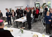 	Wizytacja rozpoczęła się od modlitwy i spotkania biskupa z przedstawicielami całej parafii.