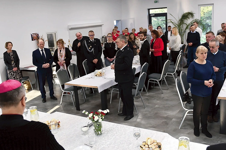 	Wizytacja rozpoczęła się od modlitwy i spotkania biskupa z przedstawicielami całej parafii.