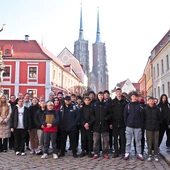 	Przejście specjalną trasą po stolicy Dolnego Śląska było okazją do poznania chrześcijańskich akcentów miasta.