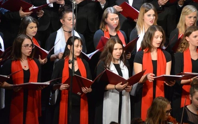 Na scenie MDK wystąpią chóry i zespoły taneczne.