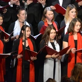 Na scenie MDK wystąpią chóry i zespoły taneczne.