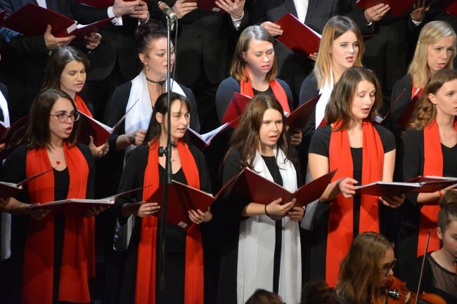 Na scenie MDK wystąpią chóry i zespoły taneczne.
