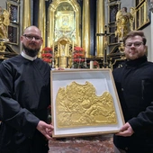 Mirosław Skrzypiec w ramach pracy inżynierskiej odtworzył zaginioną sukienkę koronacyjną Matki Bożej Tuchowskiej