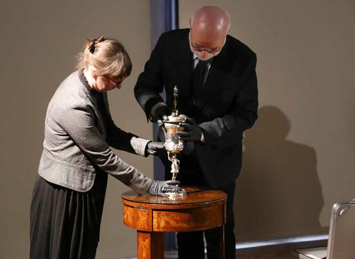 Zabytkowy puchar podarowany do zbiorów wawelskich