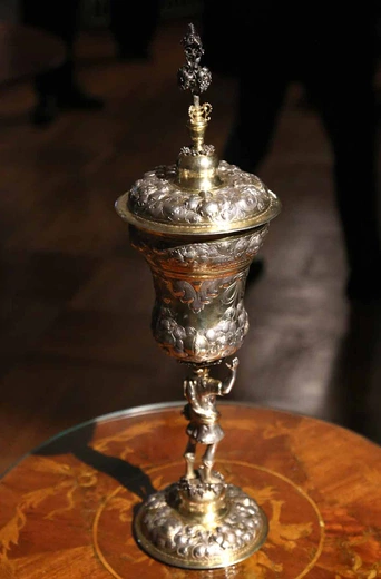 Zabytkowy puchar podarowany do zbiorów wawelskich