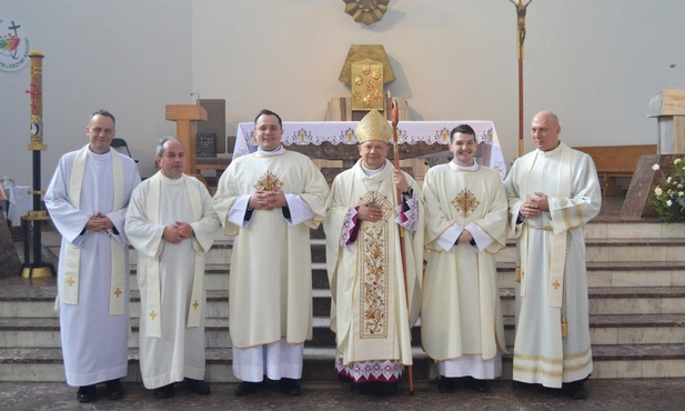 Bp Olszowski do nowych diakonów: Jezus uzdalnia was do tej służby
