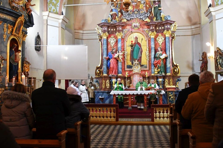 Wnętrze zabytkowej świątyni w Kotli odzyskało dawny blask