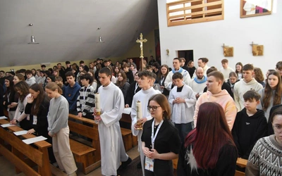 Pełna kaplica w Rokitnie na rekolekcjach w księdzem z osiedla