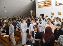Pełna kaplica w Rokitnie na rekolekcjach w księdzem z osiedla