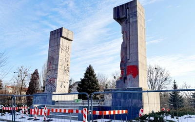 Ten obiekt propagandowy musi być usunięty