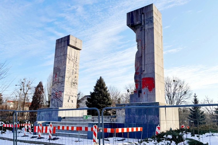 Ten obiekt propagandowy musi być usunięty