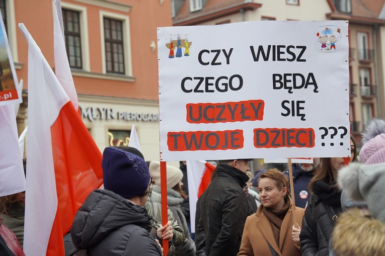 Manifestacja "Tak dla edukacji, nie dla deprawacji"