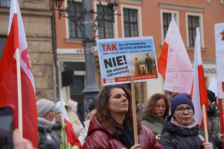"Tak dla edukacji, nie dla deprawacji". Manifestacja we Wrocławiu