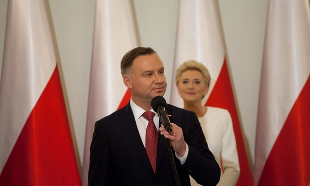Prezydent Andrzej Duda powrócił w poniedziałek do Warszawy z USA, gdzie spotkał się z prezydentem Donaldem Trumpem