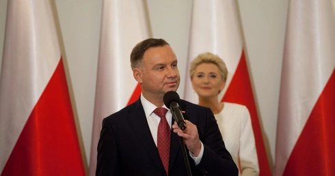 Prezydent Andrzej Duda powrócił w poniedziałek do Warszawy z USA, gdzie spotkał się z prezydentem Donaldem Trumpem