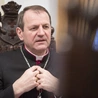 Przewodniczący Episkopatu: apeluję do wszystkich wierzących o wsparcie Papieża modlitwą i cierpieniem