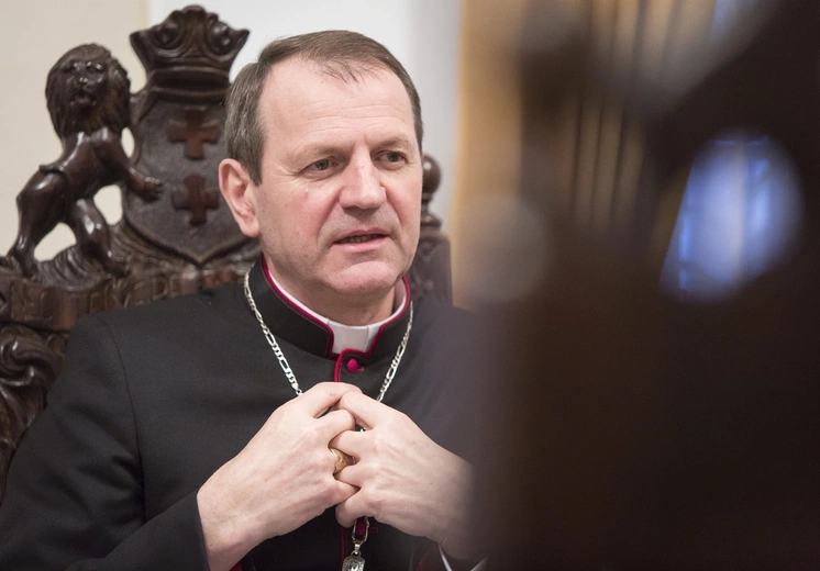 Przewodniczący Episkopatu: apeluję do wszystkich wierzących o wsparcie Papieża modlitwą i cierpieniem