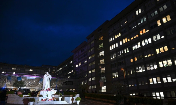 Gemelli: lekka poprawa zdrowia Papieża