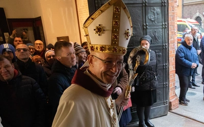 Abp Galbas zachęca do codziennej modlitwy za papieża o 21.00