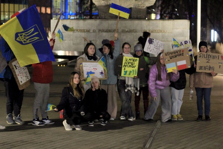 Wiec solidarności z walczącą Ukrainą w 3. rocznicę rosyjskiej inwazji