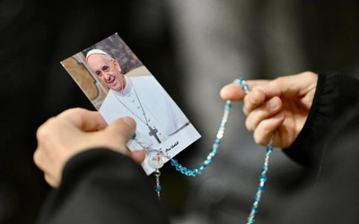 Spokojna noc papieża w szpitalu