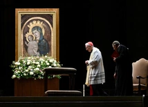 Kard. Parolin na Placu św. Piotra: niech Maryja Uzdrowienie Chorych wspiera Ojca Świętego
