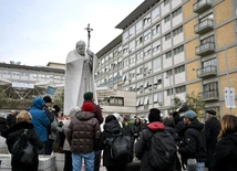 Kolejna noc Papieża w Klinice Gemelli minęła dobrze
