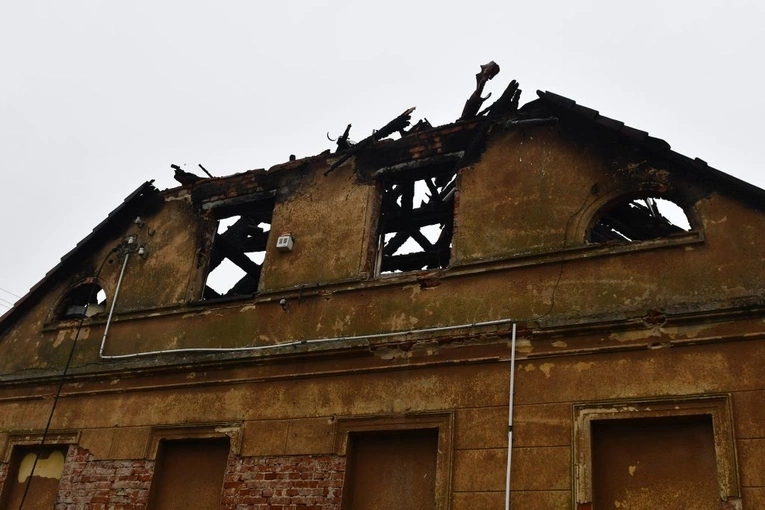 W nocy wybuchł pożar na plebanii w Gądkowie Wielkim