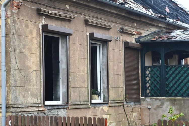 W nocy wybuchł pożar na plebanii w Gądkowie Wielkim